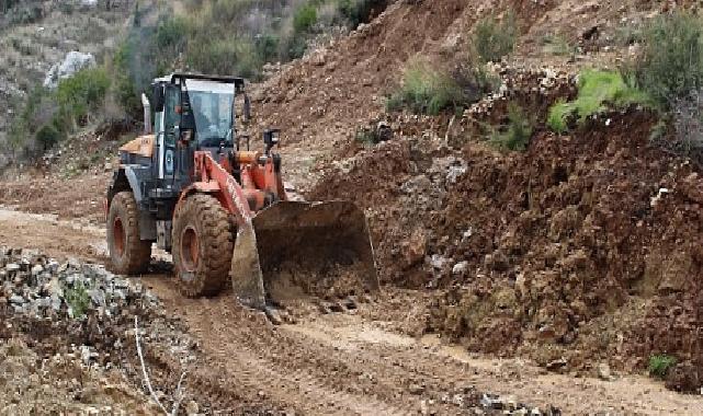 Antalya Büyükşehir Belediyesi gruplarından yol mesaisi