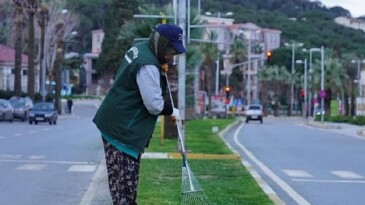 Ayvalık Belediyesi Bahar Hazırlıklarını Sürdürüyor