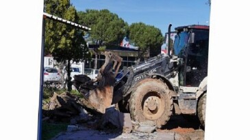 Ayvalık Deniz Hudut Kapısı Önünde Meydan Düzenlemesi Başlatıldı