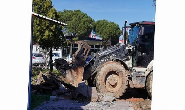 Ayvalık Deniz Hudut Kapısı Önünde Meydan Düzenlemesi Başlatıldı