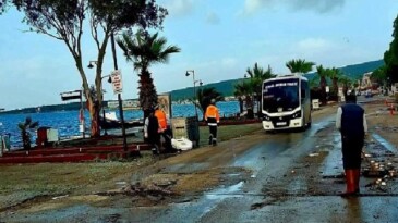 Ayvalık’ta Lodos Alarmı: Gruplar Alanda, Çalışmalar Aralıksız Sürüyor