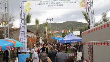 Bayındır’da Nergis ve Kuru Çiçek Sevgisi Mahzur Tanımadı: Vatandaşlar Üreticiyi Yalnız Bırakmadı