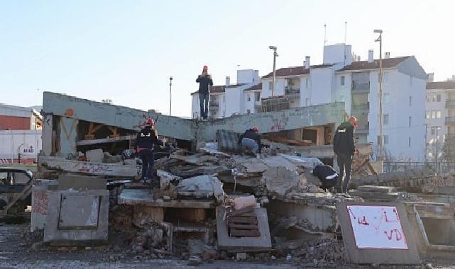 Bayraklı Belediyesi Arama Kurtarma Grupları AFAD Eğitimini Tamamladı