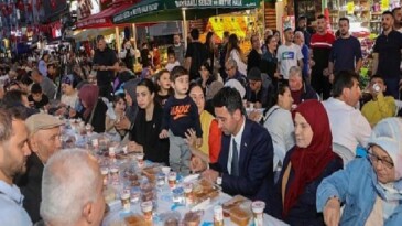 Bayraklı Belediyesi Ramazan Sofralarını Mahallelere Taşıyor