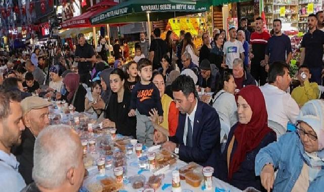 Bayraklı Belediyesi Ramazan Sofralarını Mahallelere Taşıyor