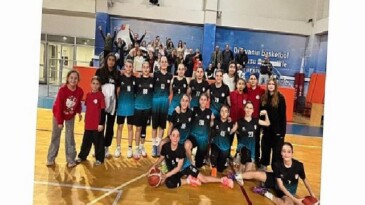 Bayraklı Belediyesi U14 Kız Basketbol Kadrosu İzmir Şampiyonu Oldu
