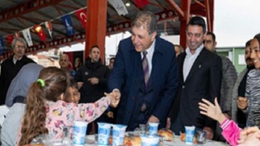 Bayraklı’da gönüller birebir sofrada buluştu