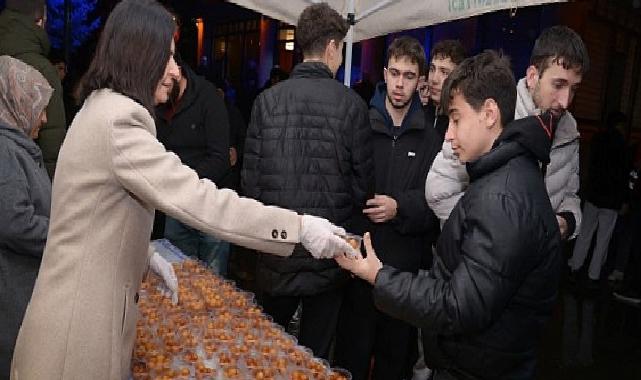 Berat Kandili’nde Lokma İkramı