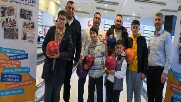 Bilgievleri’nden baba-oğul bowling turnuvası