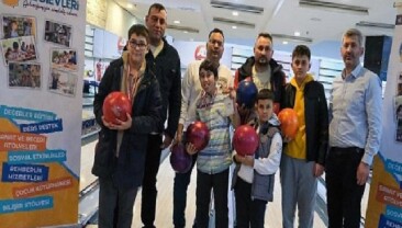 Bilgievleri’nden baba-oğul bowling turnuvası