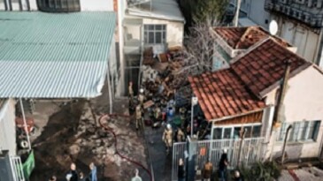 Bornova’daki fabrika yangını söndürüldü