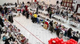 Buca Belediyesi İkramlık Eşya Pazarı’na ağır ilgi