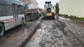 Büyükşehir, çok yağış sonrası kapanan yolları bir bir açıyor