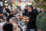 Büyükşehir iftar sofrasını bu sefer Karşıyaka’da kurdu