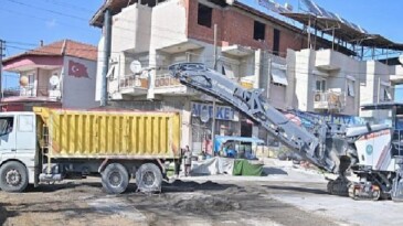 Büyükşehir’den Kula’da Ulaşım Konforu için 8 Bin Tonluk Asfalt Çalışması