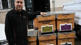 Büyükşehir’den Sel Mağduru Arıcıya Kovan Dayanağı