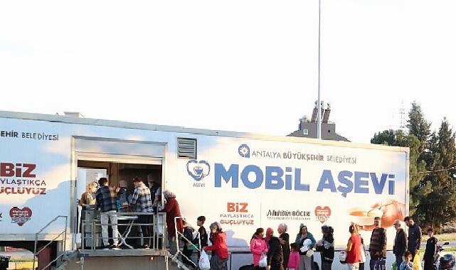 Büyükşehir’in klâsik iftar ikramı sürüyor