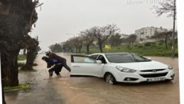 Büyükşehir’in zabıtası İzmirliyi sırtında taşıdı