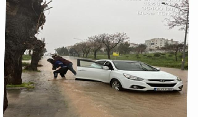 Büyükşehir’in zabıtası İzmirliyi sırtında taşıdı