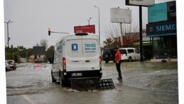 Çeşme Belediyesi Yağmurla Çabada Tüm Takımlarıyla Alanda