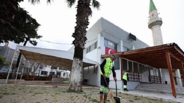 Çeşme Belediyesinden Ramazan öncesi mescitlerde kapsamlı paklık