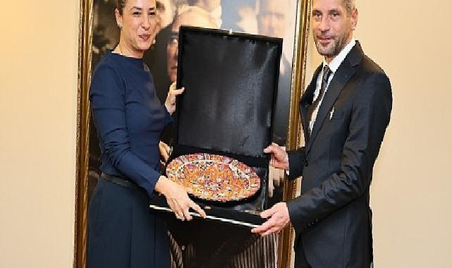 Efes Selçuk Belediyesi’ne Hayvan Ambulansı Bağışı