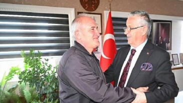 Emekli işçiden Lider Topaloğlu’na veda ziyareti