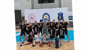 Gölcük Belediyesi Voleybolda tarih yazdı: Üst Üste 3. Şampiyonluk