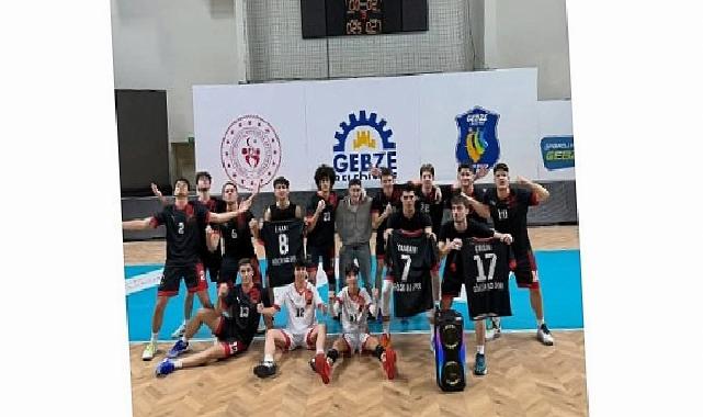 Gölcük Belediyesi Voleybolda tarih yazdı: Üst Üste 3. Şampiyonluk