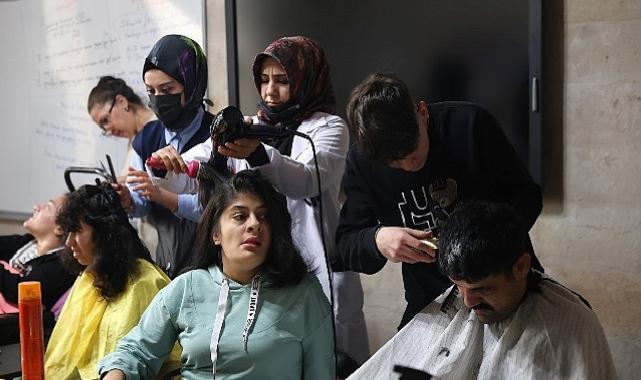 İnançlı, Çağdaş ve Sıcak bir Pencereden Yansıyanlar