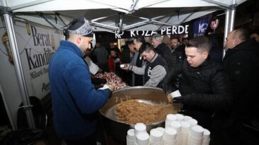 İnegöl Belediyesi’nin Kandil Geleneği Lazlar Camii’nde Devam Etti