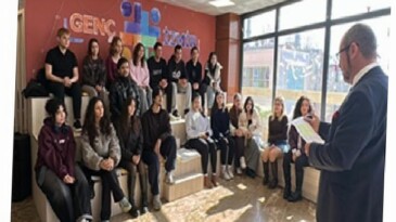 İzmir Büyükşehir Belediyesi gençlerin sanat seyahatini destekliyor