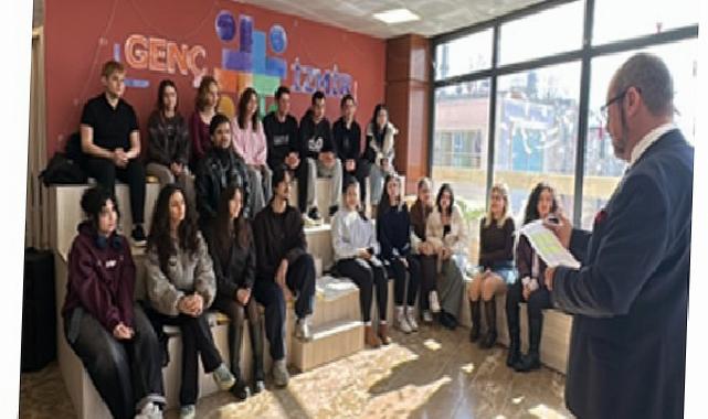 İzmir Büyükşehir Belediyesi gençlerin sanat seyahatini destekliyor