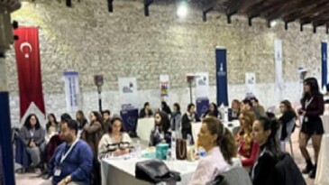 İzmir’de gençler kent idaresine direkt katılıyor