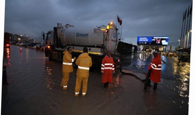 İzmir’de yağış ve deniz düzeyi hareketliliğine anlık müdahale