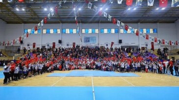 Karabağlar ‘da Sömestr Spor Şenliği Bayram Havasında Geçti