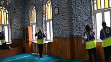 Karabağlar’da Mescitlere Ramazan Paklığı