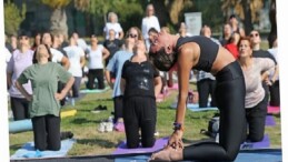 Karşıyaka Belediyesi’nden 14 Şubat’a özel yoga aktifliği