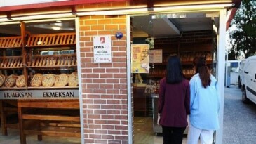 Karşıyaka’da “Askıda Pide” kampanyası başladı
