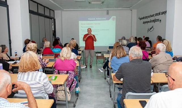 Karşıyaka’nın 3. Yaş Üniversitesi’nde 2. devir başladı