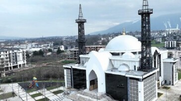 Kartepe Kent Meydanı Camii birinci teravihle açılıyor