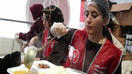 Keçiören Belediyesi’nden Sıcak Yemek ve Ramazan Kumanyası İkramı