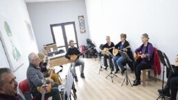 Konak’ta fiyatsız bağlama kursuna ağır ilgi