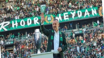 Lider Büyükakın’dan 3 puana 3’lü kutlama!