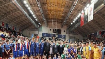 Lider Büyükakın’dan gençlere “Kardeş Pası”