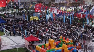 Lider Çerçioğlu İncirliova’da İftar Sofrasında Vatandaşlar İle Bir Ortaya Geldi