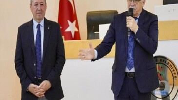 Lider Deveciler, Çocuklarla Bir Ortaya Geldi