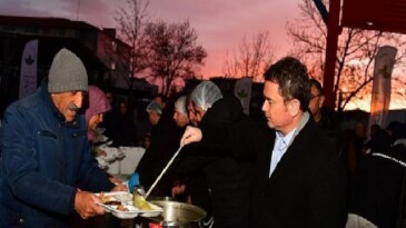 Lider Erkan Aydın Panayır’da Vatandaşlarla Gönül Sofrasında Buluştu