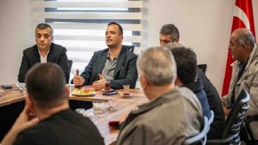 Lider Ömer Eşki muhtarlarla buluştu: “Bornova’yı birlikte yönetiyoruz”