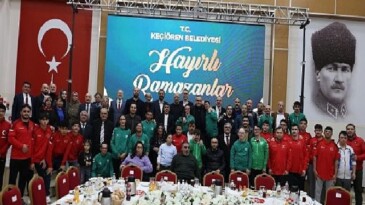 Lider Özarslan, özel ihtiyaçlı bireyler ve atletlerle iftarda buluştu